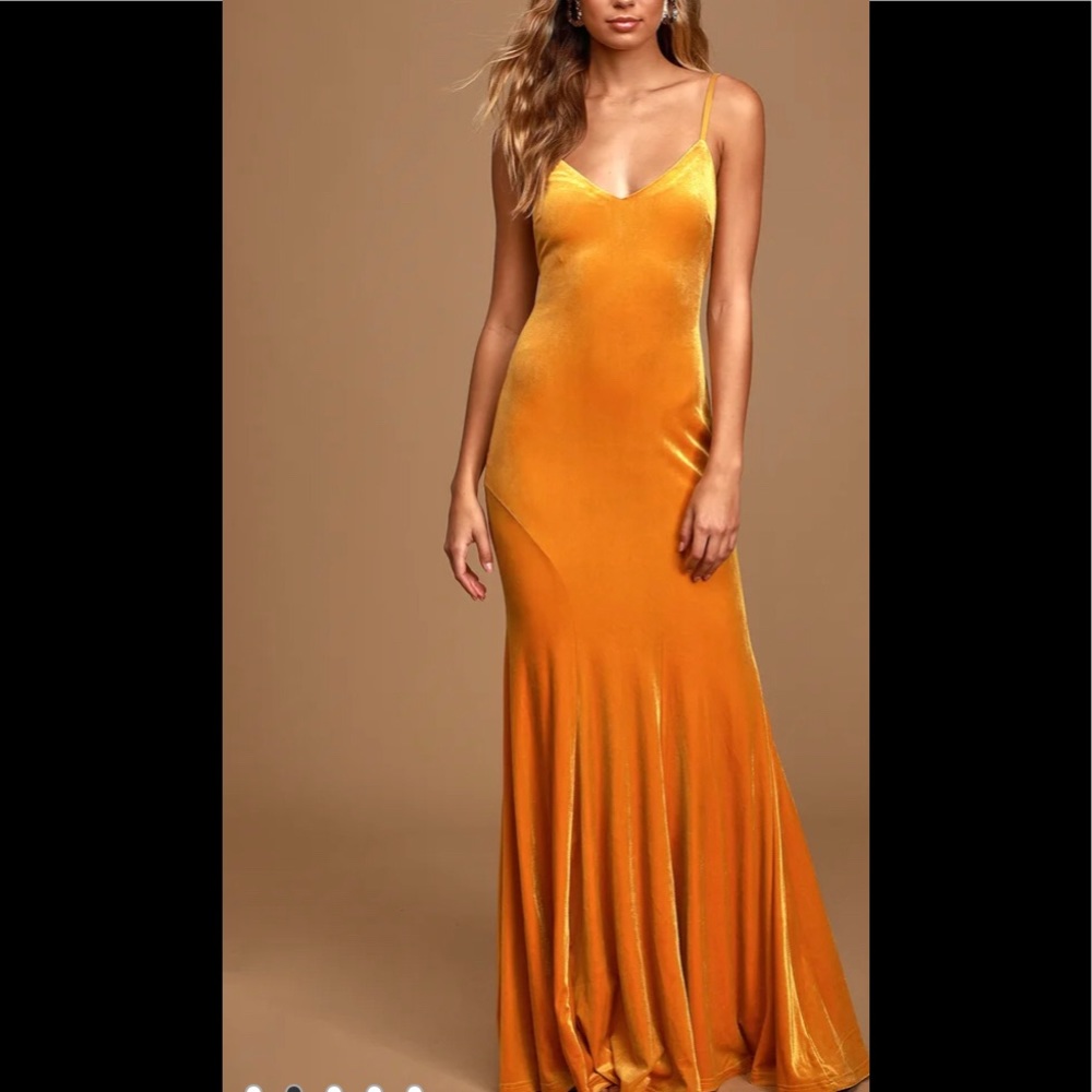 🆕Lulu’s 👗 Yellow velvet super soft🌹size medium